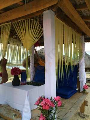 Han's Reef Beach Bar And Grill