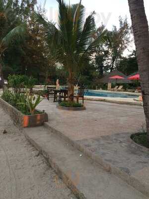 Han's Reef Beach Bar And Grill