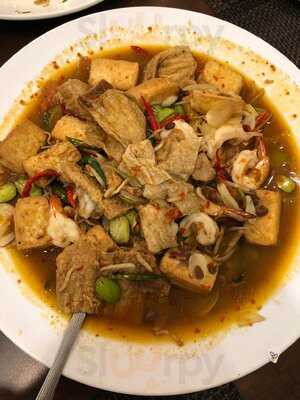 Cin Yen Congee & Bbq Style