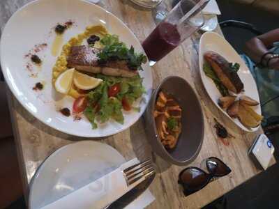 Kinuwa Restaurant And Healthy Bar