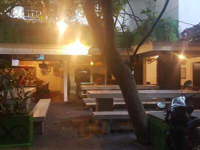 Alleycats Bar And Restaurant