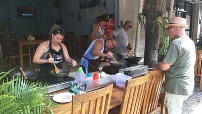 Nopi's Warung Debene Chef