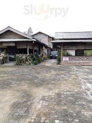 Pondok Makan Lereng Merbabu