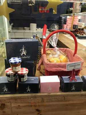 Sophie Authentique Kuningan