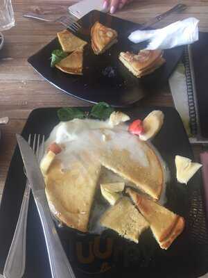 Gloria Jeans Coffees Echo Beach