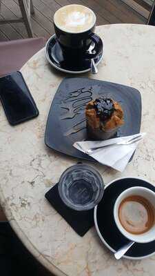 Gloria Jeans Coffees Echo Beach