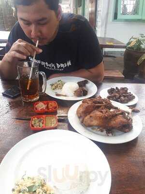 Bebek Goreng H Slamet
