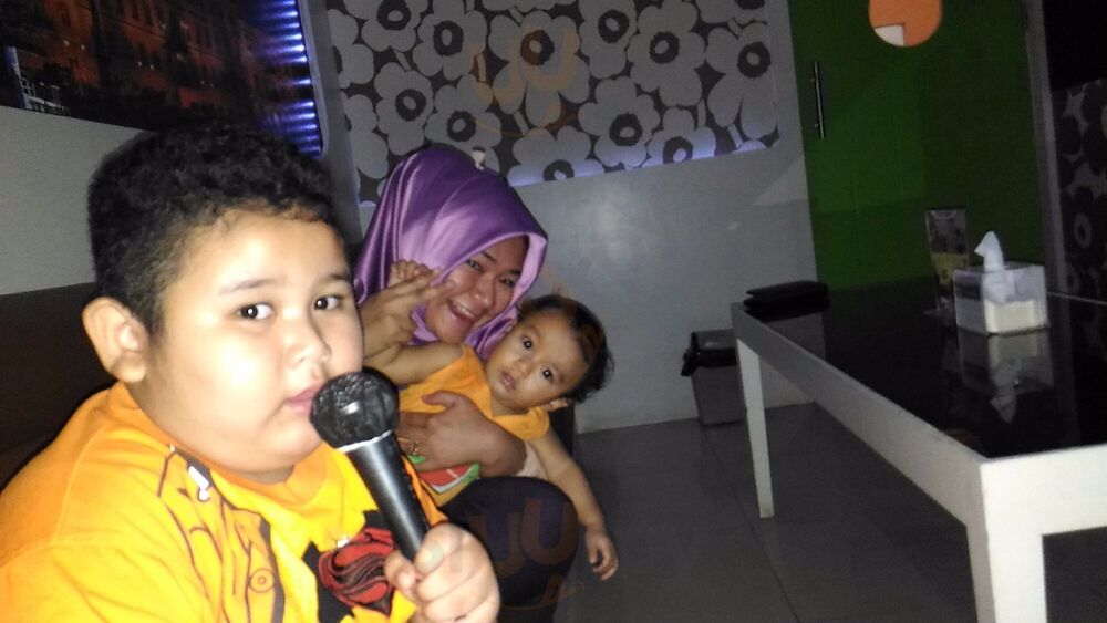 Mr. Fuji Karaoke & Cafe