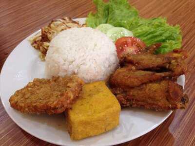 Ayam Goreng Dua Pemuda