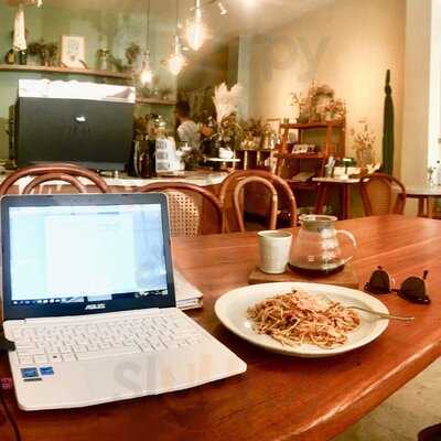 Guten Morgen Coffee Lab & Shop