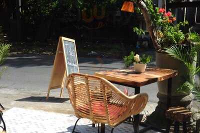 Tales | Coffee & Belgian Sweets