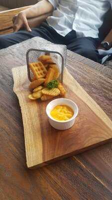 Scenic Resto & Lounge