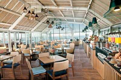 Upzscale Sky Dining And Bar