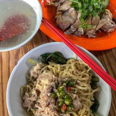Mie & Ayam Rebus  Ahong