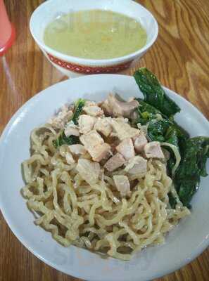 Mie & Ayam Rebus  Ahong