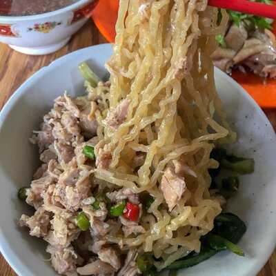 Mie & Ayam Rebus  Ahong