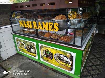 Warung 2 Putri Muslim