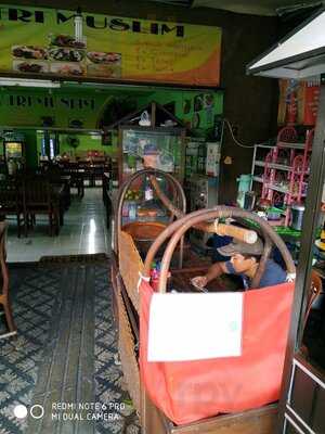 Warung 2 Putri Muslim