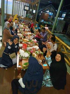 Begos (bebek Goyang Sulawesi)