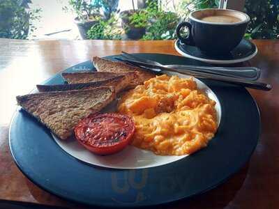 Pikul Coffee & Roastery