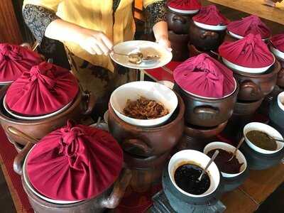 Gris Restaurant & Bar