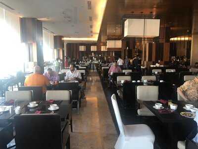 Gris Restaurant & Bar