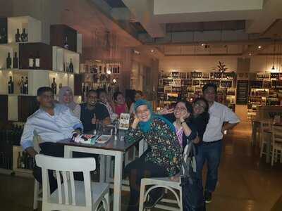 W&s Bottle Shop & Eatery