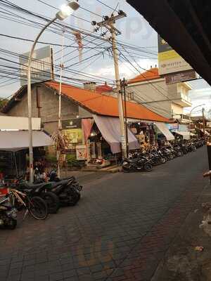 Kendi Kuning Bar & Restaurant