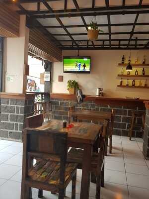 Kendi Kuning Bar & Restaurant