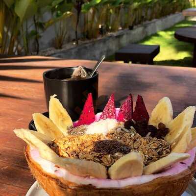 Loka Health Cafe/bar