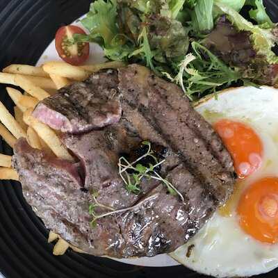 Common Grounds Neo Soho