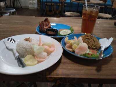 Pullens Cafe & Resto