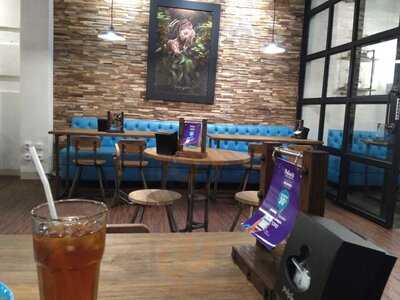 Pullens Cafe & Resto