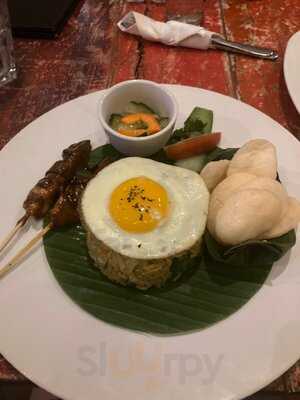 Uncle Norm's Bar & Bistro