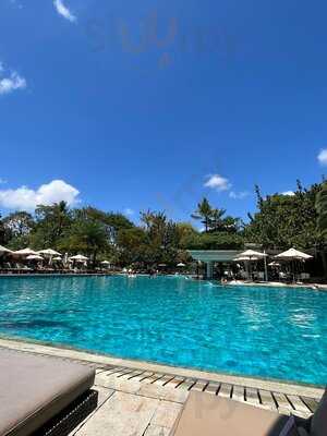 Seruni Sunken Pool Bar