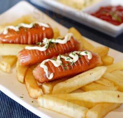 Gigabites Cyber Cafe And Eatery