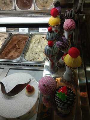 Almondtree Cakes & Pastries