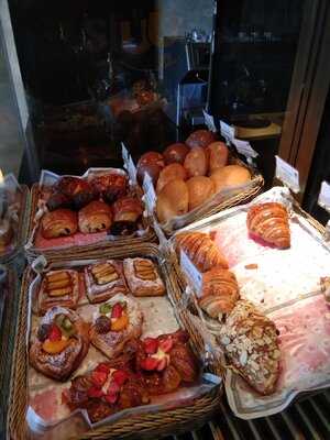 Almondtree Cakes & Pastries