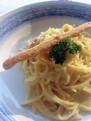 Orofi Cafe By The Valley