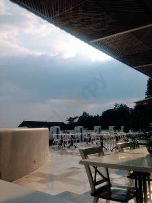 Orofi Cafe By The Valley