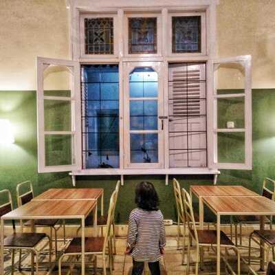 Mr. Guan Coffee & Books