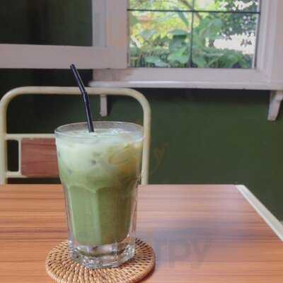 Mr. Guan Coffee & Books