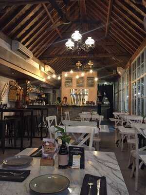 Hoi Polloi Craft Beer Garden