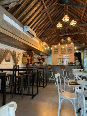 Hoi Polloi Craft Beer Garden