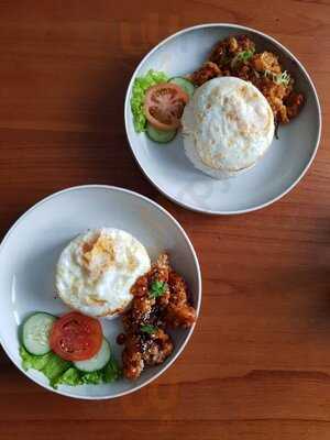 Three Folks (cilandak)