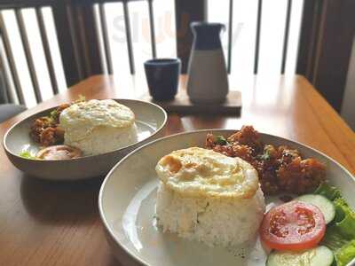 Three Folks (cilandak)