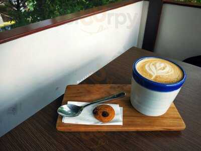 Three Folks (cilandak)