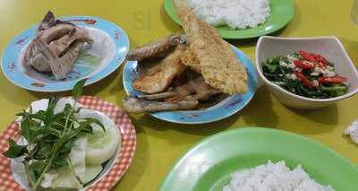 Ayam Goreng/rebus Kalasan Simpang Lima