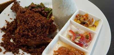 Bebek Garing Crispy Duck