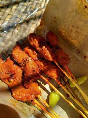 Sate Babi Bawah Pohon